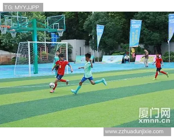 当代足坛巨星同场竞技展现技艺切磋火花四射争锋绿茵舞台